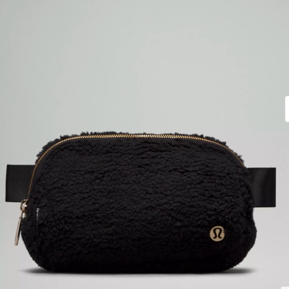 lululemon Everywhere Belt Bag Fleece - Picture 1 of 7